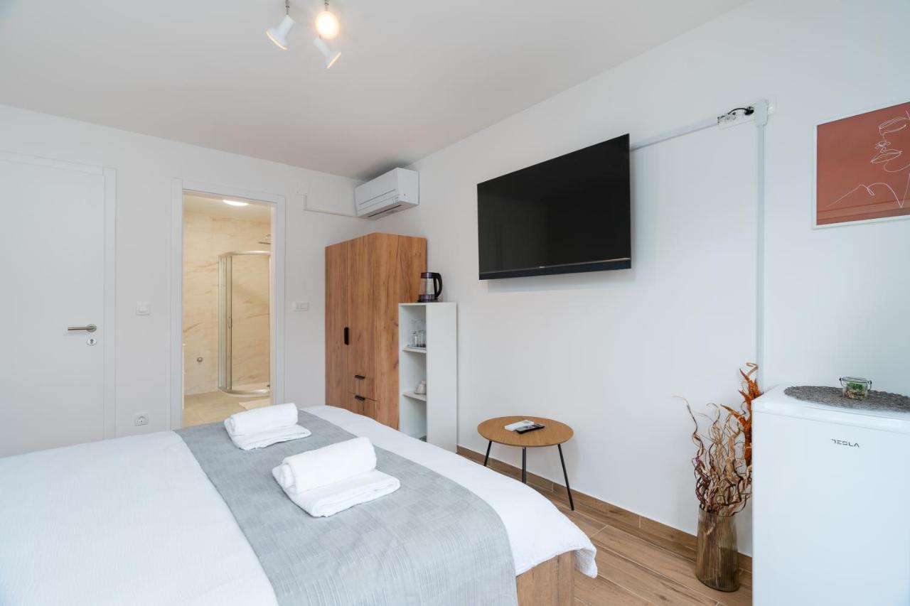 Number One Apartments Vir Exterior photo