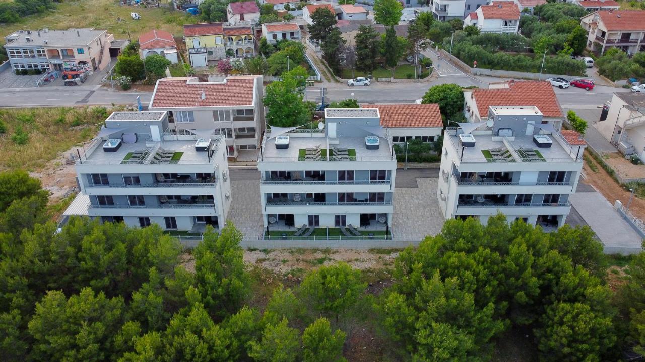 Number One Apartments Vir Exterior photo