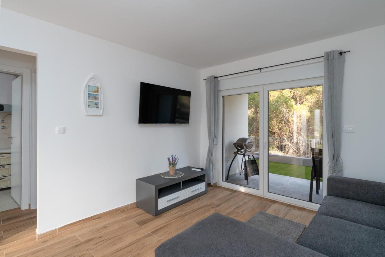 Number One Apartments Vir Exterior photo