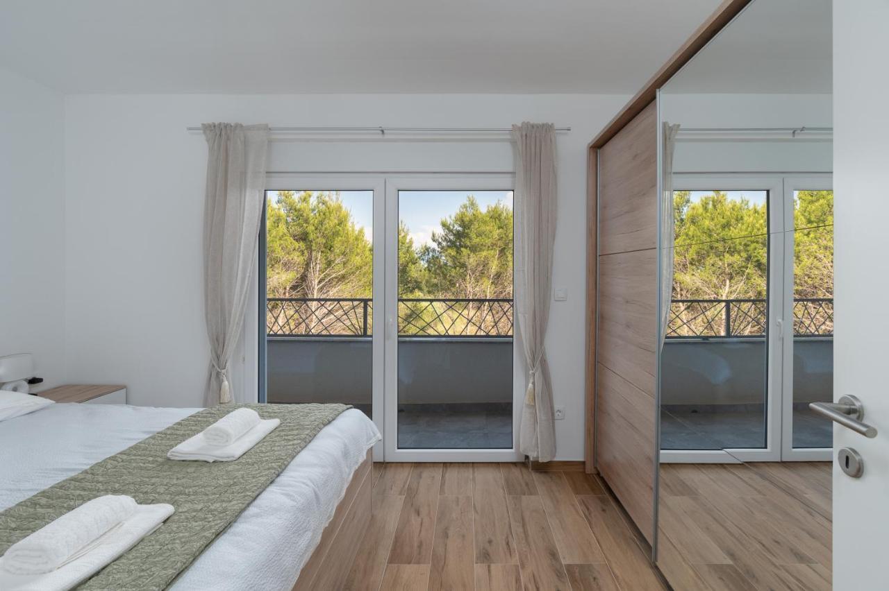 Number One Apartments Vir Exterior photo