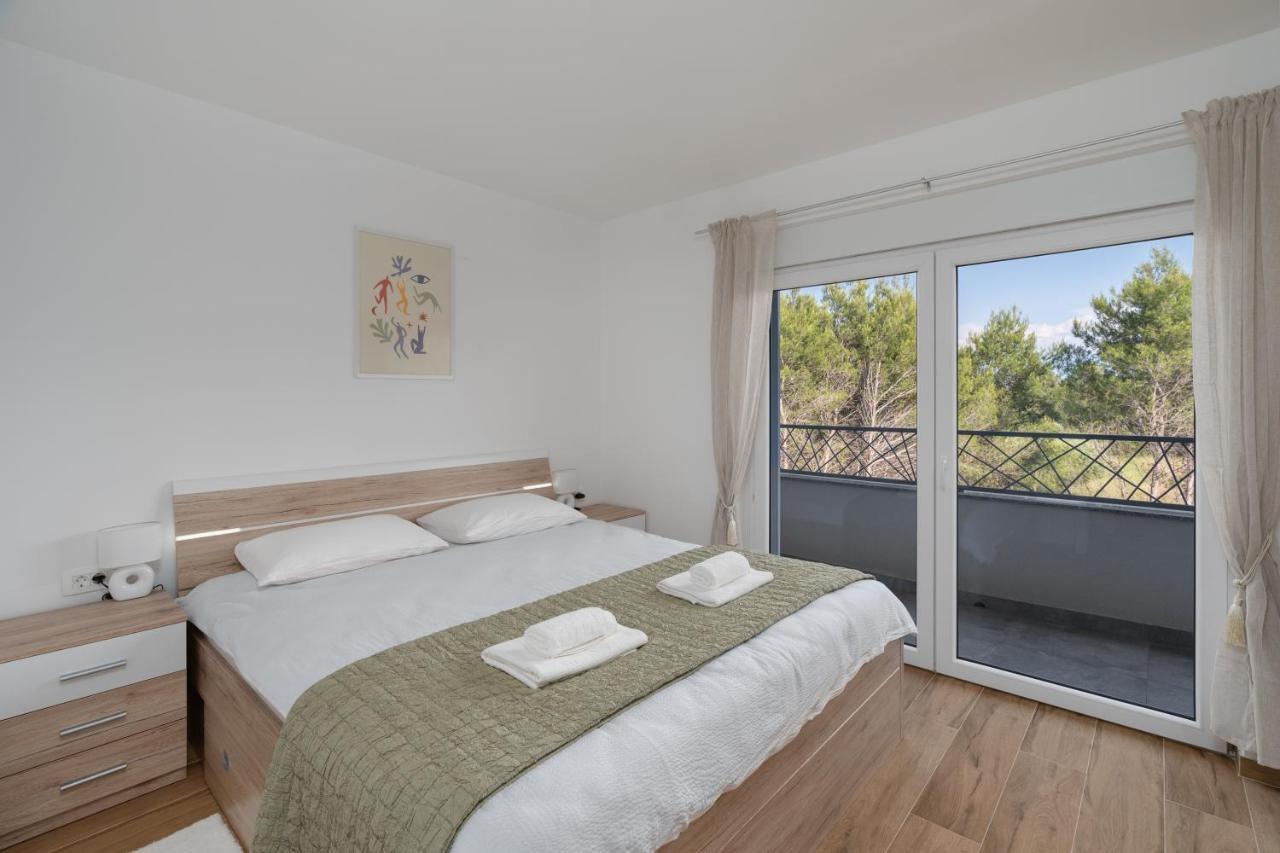 Number One Apartments Vir Exterior photo