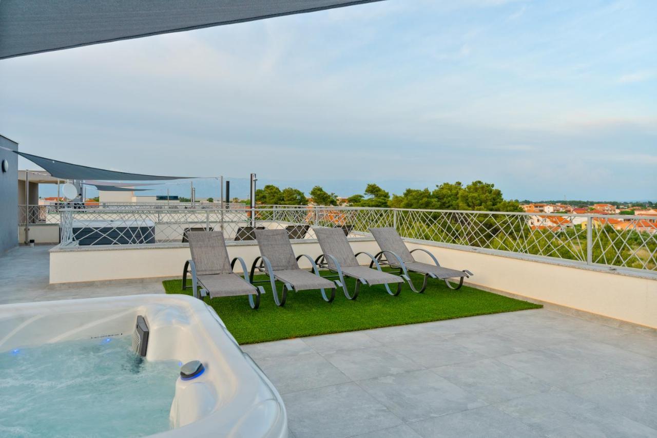 Number One Apartments Vir Exterior photo