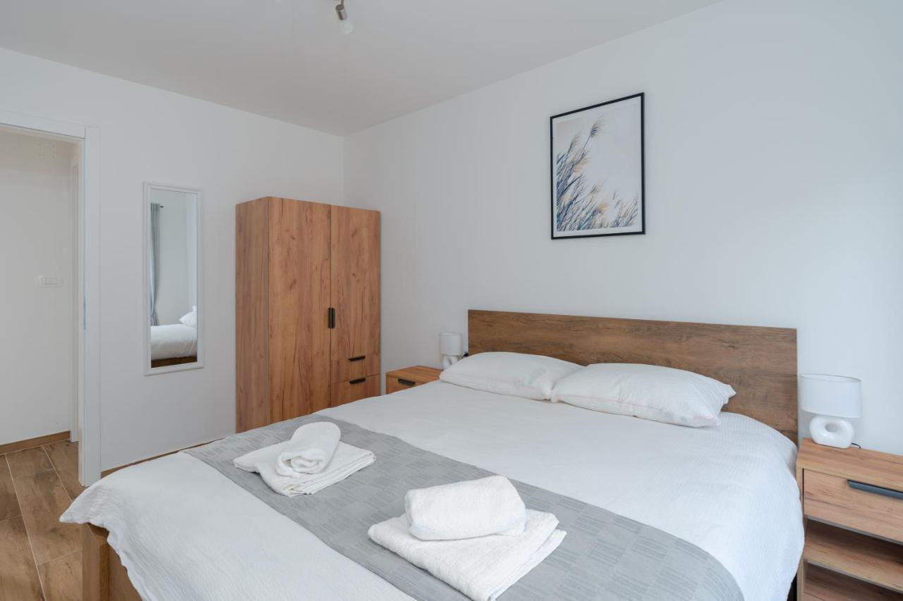 Number One Apartments Vir Exterior photo
