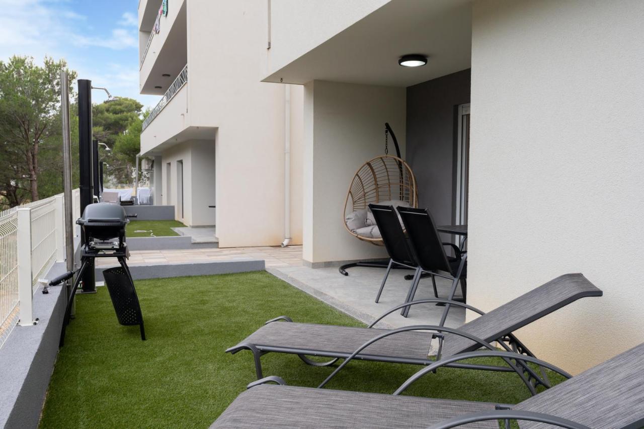 Number One Apartments Vir Exterior photo