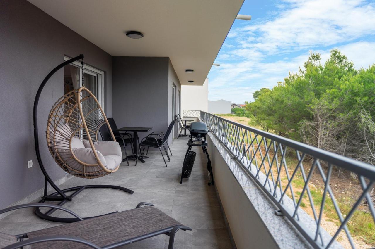 Number One Apartments Vir Exterior photo